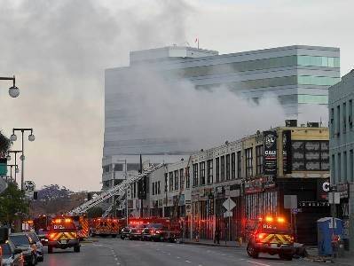 В Лос-Анджелесе 11 пожарных получили сильные ожоги при тушении огня