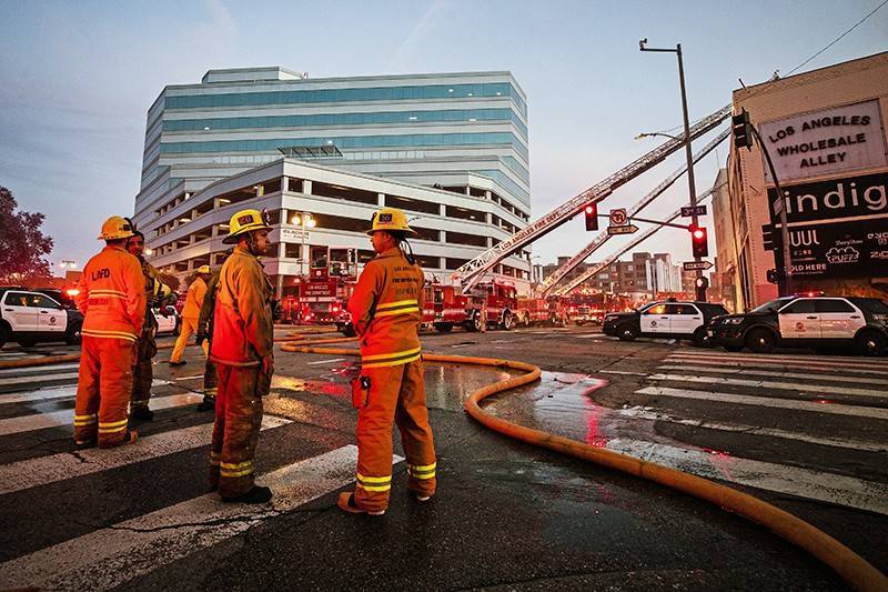 Кадры крупного пожара в центре Лос-Анджелеса