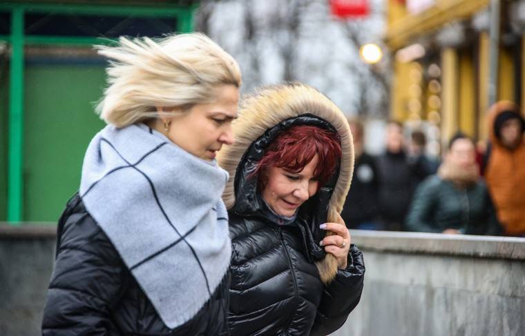 Москвичей предупредили о сильном ветре в воскресенье