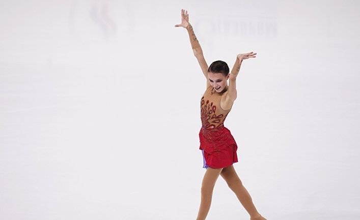 Yahoo News Japan (Япония): спортивное платье российской фигуристки Анны Щербаковой меняет цвет в мгновение ока