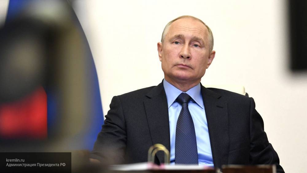 Путин призвал сделать упор на высокие технологии для сохранения цивилизации РФ