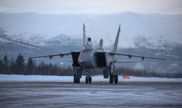 Российский МиГ-31 против американского F-22: кто кого?