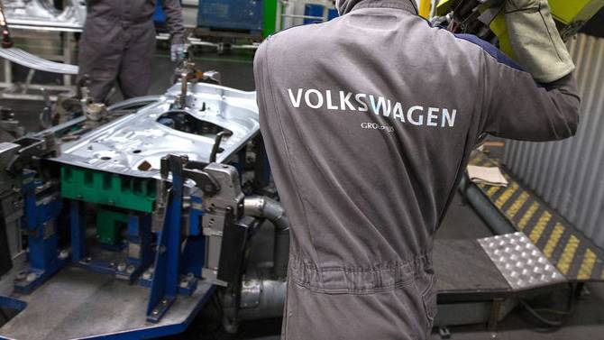С завода Volkswagen в Калуге захотело уволиться больше людей, чем надо