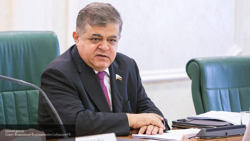 Джабаров считает, что на решение Зеленского по Донбассу "давят" националистические силы