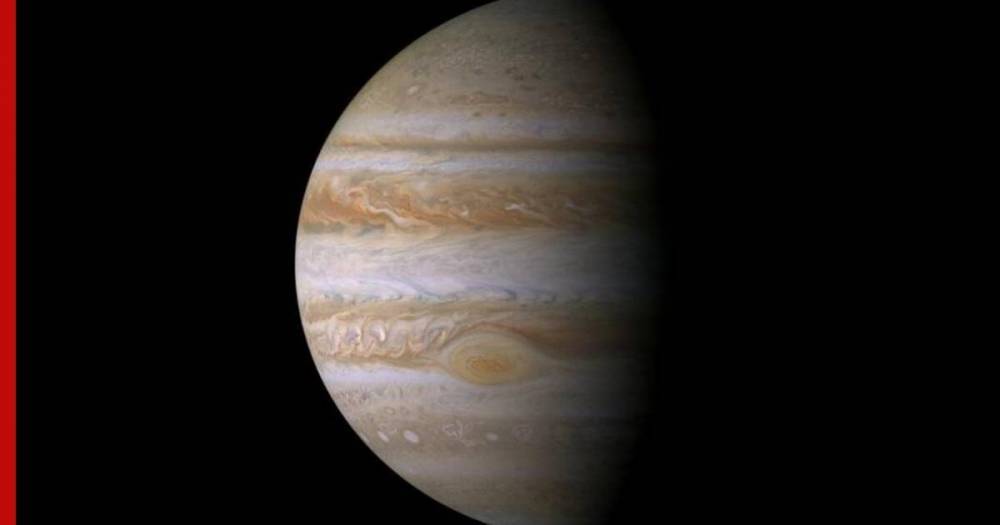 Астрономы начали изучать мощные штормы на Юпитере