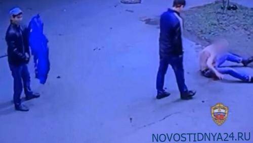 Грабители раздели мужчину на пороге московского магазина