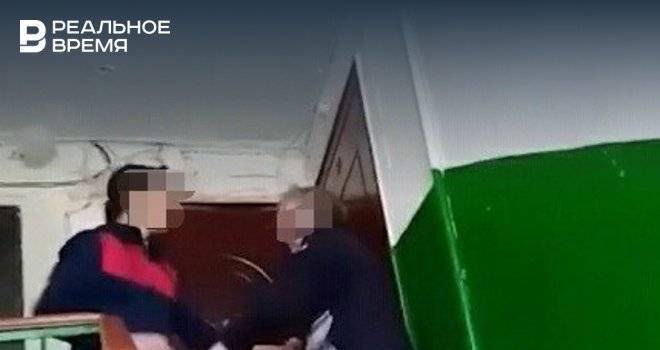 В Башкирии парень хотел пошутить и жестоко избил дедушку — видео из соцсети