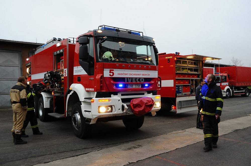 В Праге пожарным пришлось срезать секс-игрушку с пениса пациента