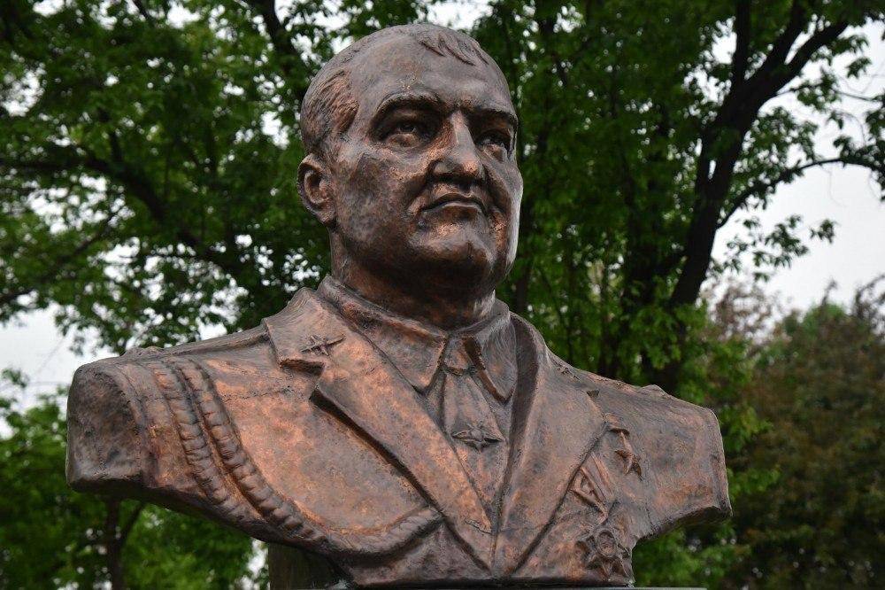 В Донецке почтили память легендарного военного командира