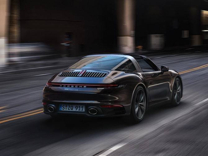 Объявлены цены на новый Porsche 911 Targa