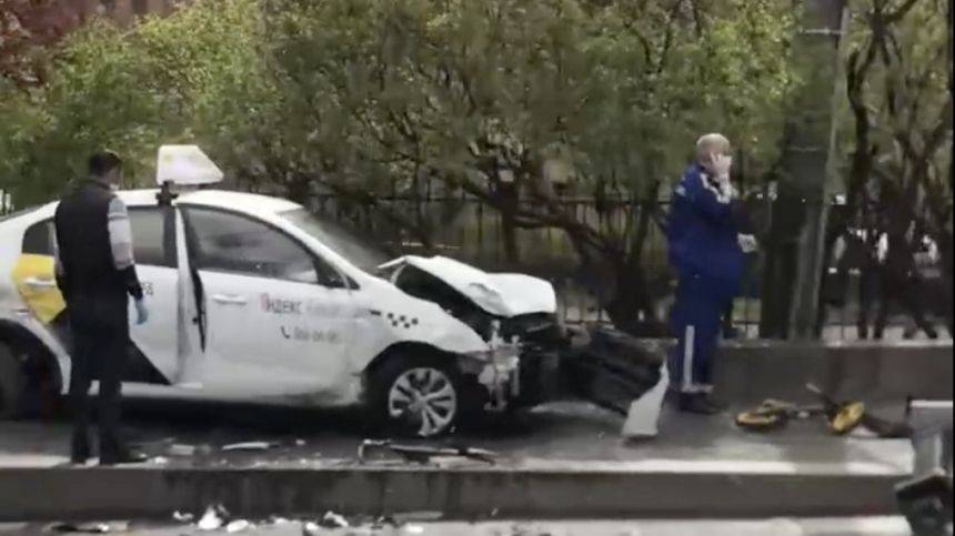 Водитель такси в центре Петербурга сбил насмерть мать с двумя детьми