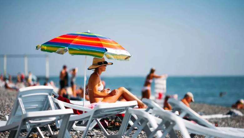 Отдыхающим на пляжах Сочи придется соблюдать социальное дистанцирование