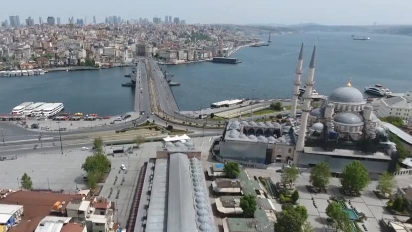 Беспилотник заснял безлюдные улицы Стамбула — видео