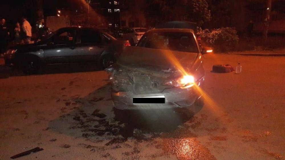 Два человека пострадали в столкновении «Дэу» и ВАЗа на перекрёстке в Воронеже