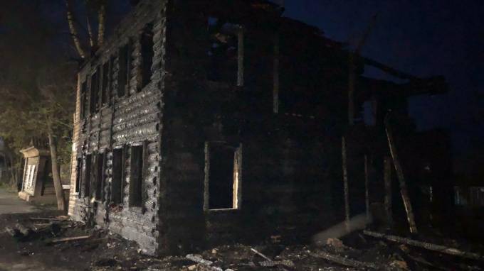 Вандалы сожгли исторический дом в Новой Ладоге