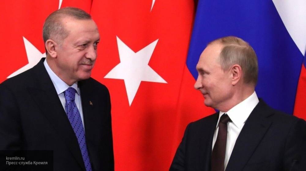 Президенты России и Турции обсудили по телефону ситуацию с COVID-19