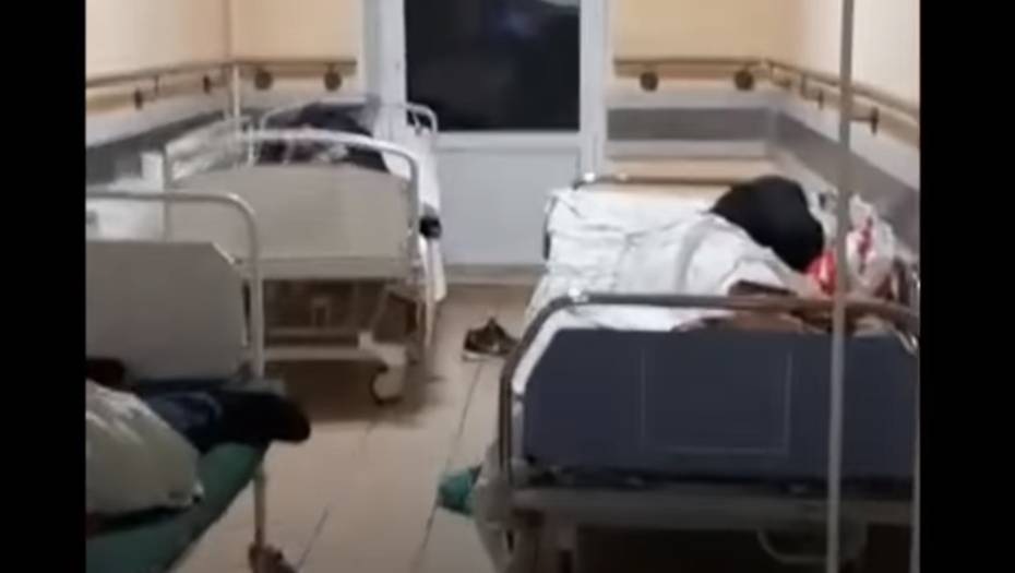 Появились жалобы на переполненные коридоры Мариинской и Покровской больниц