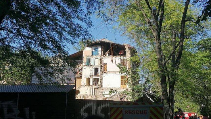 Кадры с места обрушения стены жилого дома в Одессе