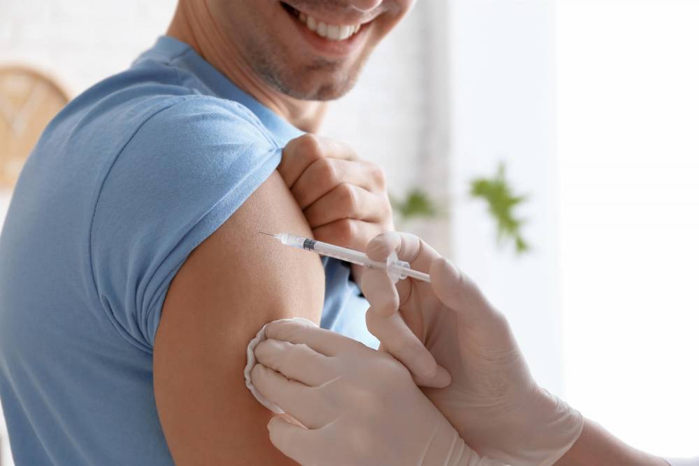 Американская компания Moderna заявила об успешном окончании первого этапа испытания вакцины против коронавируса на людях