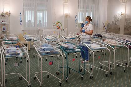 Иностранцам разрешили забрать с Украины младенцев от суррогатных матерей
