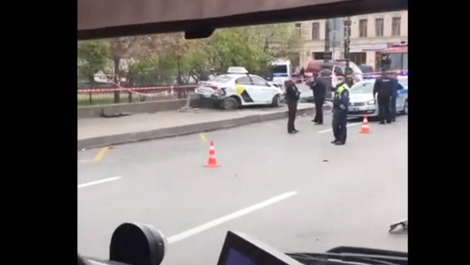 Таксист и водитель автобуса стали фигурантами дела о смертельном ДТП в Петербурге