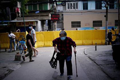 Китайцев призвали носить маски еще как минимум год