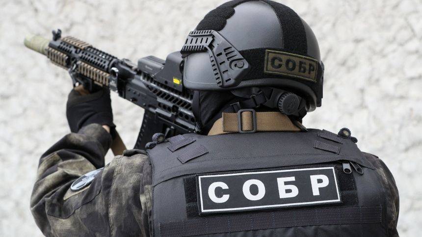 СОБР ведет переговоры с открывшим стрельбу на юго-востоке Москвы мужчиной