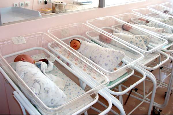 Украина разрешила экспорт младенцев от суррогатных матерей