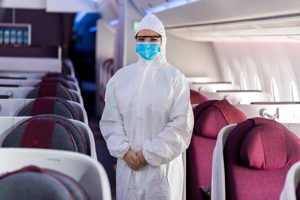 Экипажи Qatar Airways будут надевать защитные костюмы во время полётов