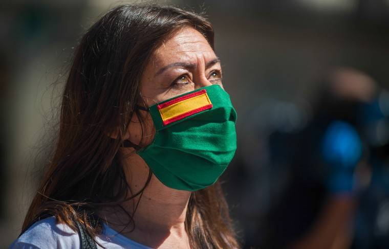 Власти Испании введут повсеместный масочный режим