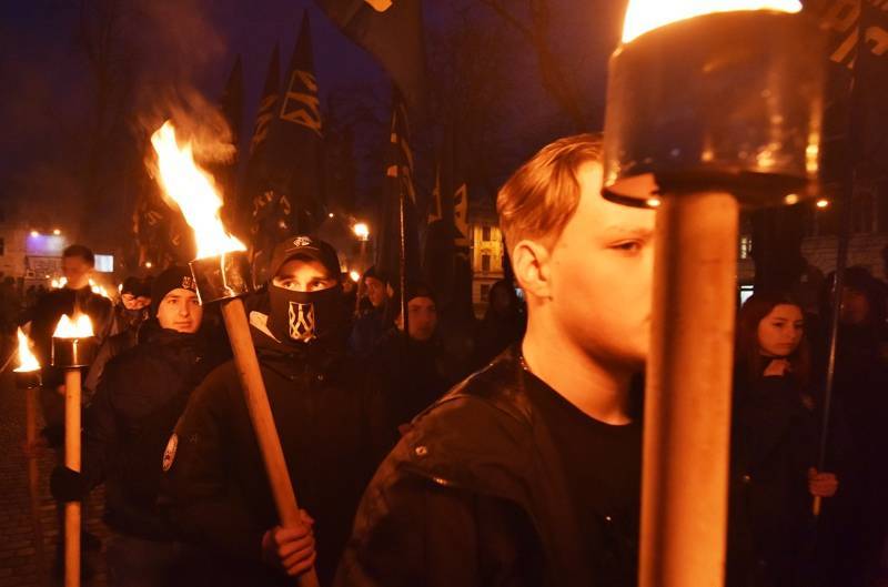 Зеленский не может обуздать украинских националистов