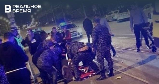 Соцсети: в Казани женщина попала под колеса автомобиля на трамвайных путях