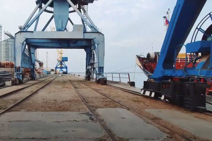 Иранских предпринимателей обязали избавиться от акций Астраханского порта