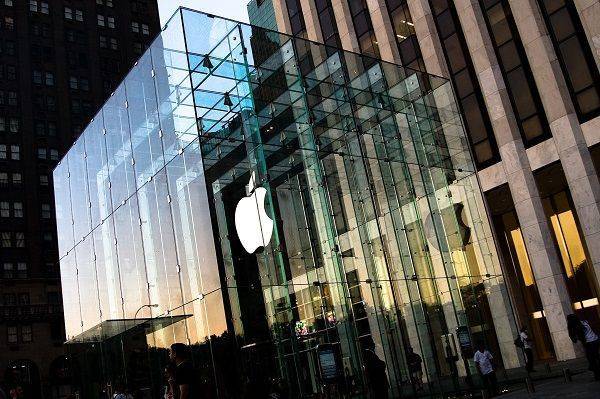 Apple ответила на обвинения властей США по сотрудничеству с Россией