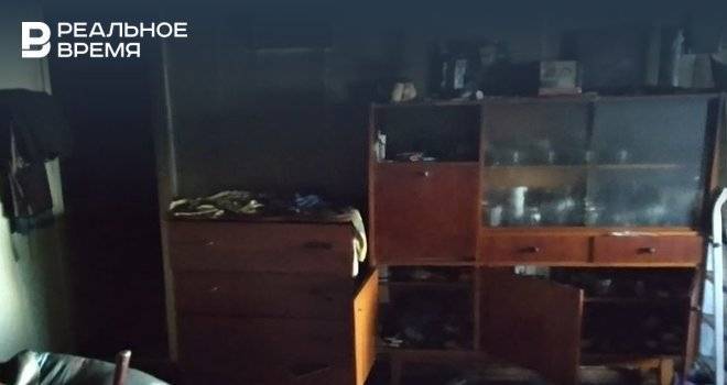 В Казани из горящего здания спасены пять человек — видео