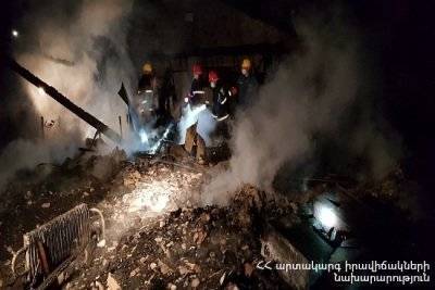 Страшный пожар в селе Лусахбюр: Деревянный дом вспыхнул как спичка