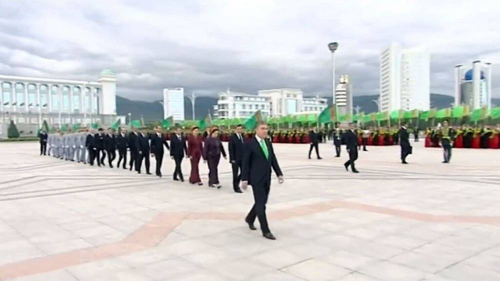 В Туркменистане отметили День Конституции и флага
