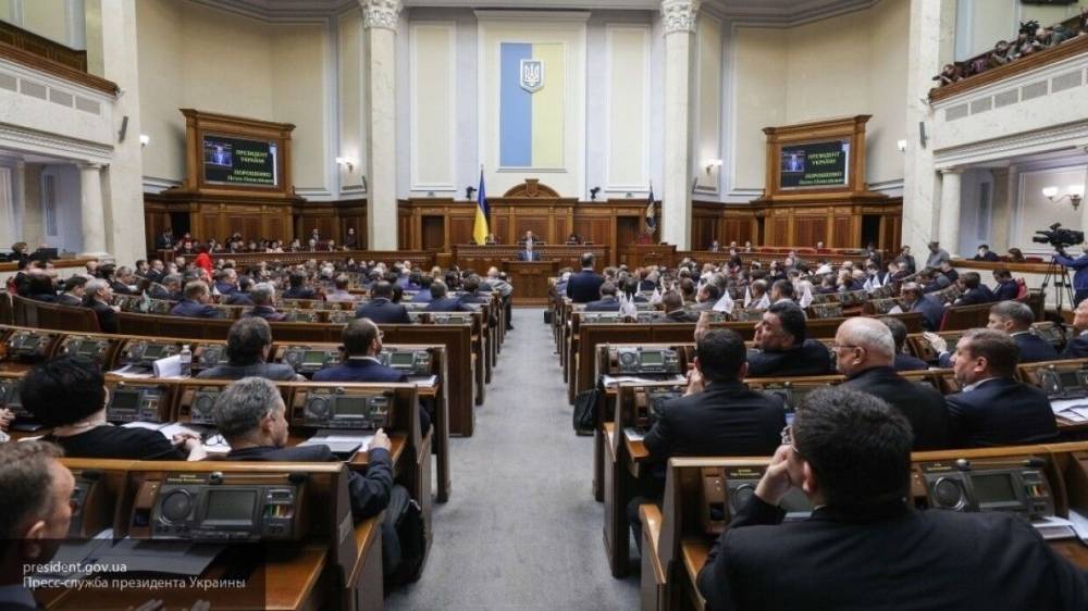 Депутаты Верховной рады Украины собирают подписи за отставку главы Минздрава