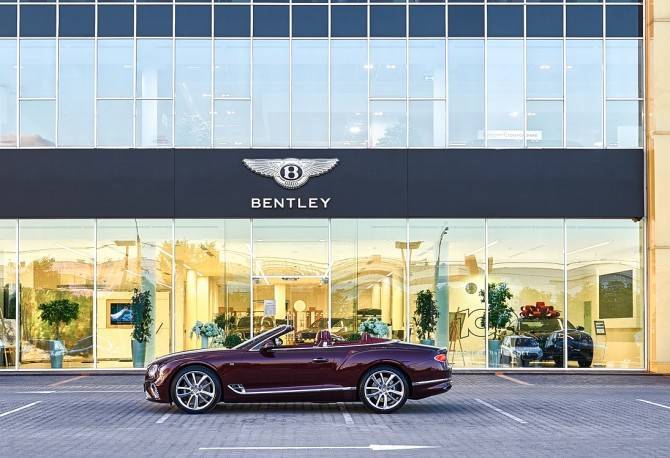 Рынок люксовых автомобилей в России «просел» на 62%, а лидером стал Bentley