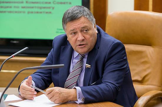 Сенатор Калашников опасается, что закон о продаже алкоголя с 21 года будет массово нарушаться