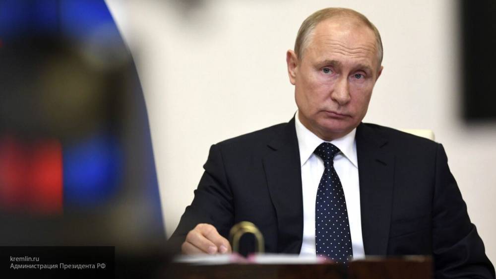 Путин начал совещание по выплатам медикам с главами регионов РФ