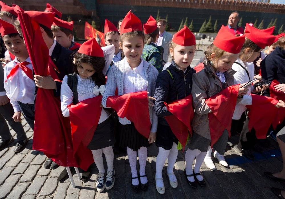 Торжественные линейки и командные игры: как в Москве отметят День детских общественных объединений