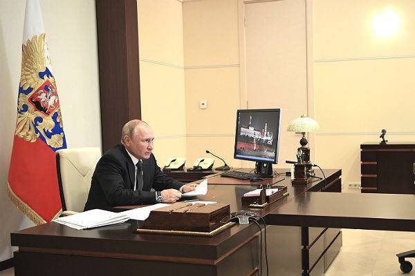 Путин поздравил премьера Мишустина с выздоровлением