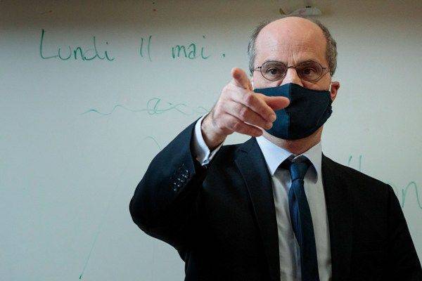 Во Франции повторно закрыли 70 школ из-за подозрений на коронавирус