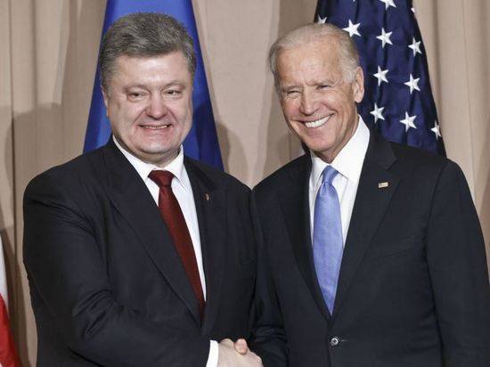 Украинский депутат опубликовал компрометирующие Байдена разговоры с Порошенко