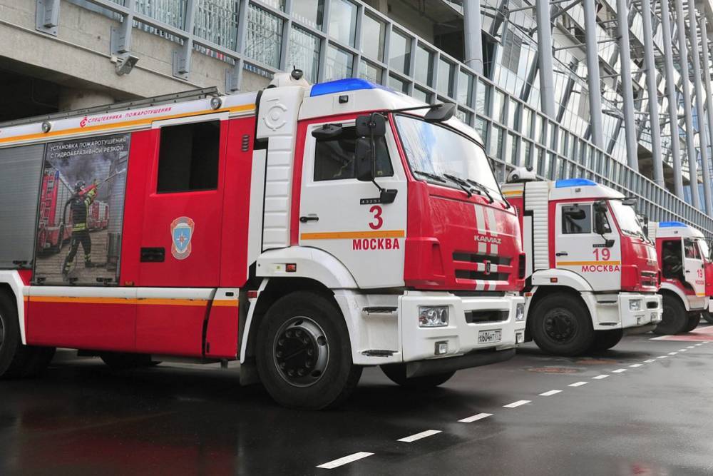 Одного человека спасли из горящей квартиры на северо-востоке Москвы
