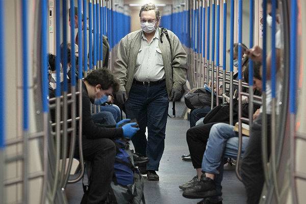 Продажи масок и перчаток в метро Москвы упали на две трети