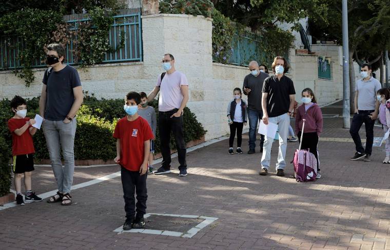 Власти Израиля из-за жары отменили приказ об обязательном ношении масок