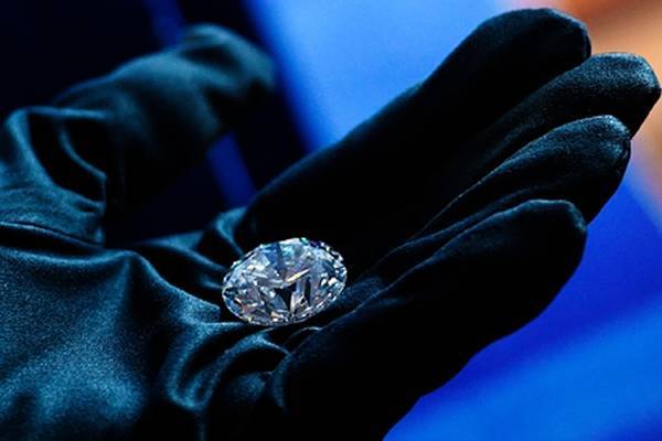Россиянка с помощью нижнего белья украла алмазы на 300 млн