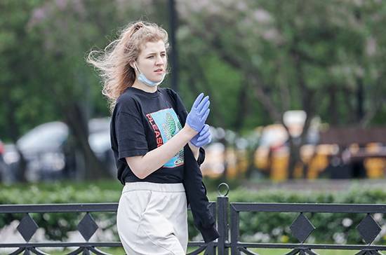 Ношение масок и перчаток на улицах Москвы носит рекомендательный характер
